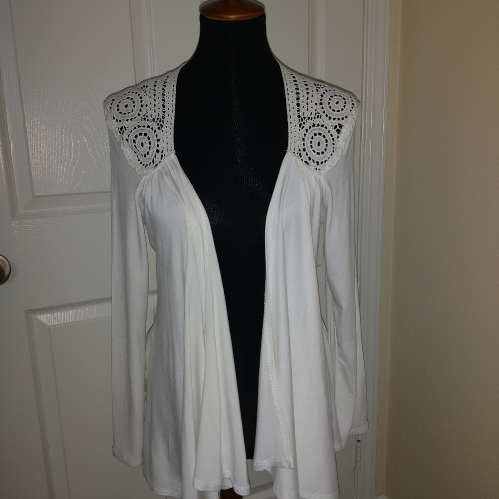 Lace drape-front topper⭐️